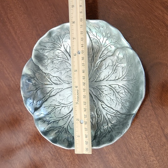 Arthur Court cabbage leaf serving bowl. Good vintage condition. RARE 1982 - Picture 2 of 3